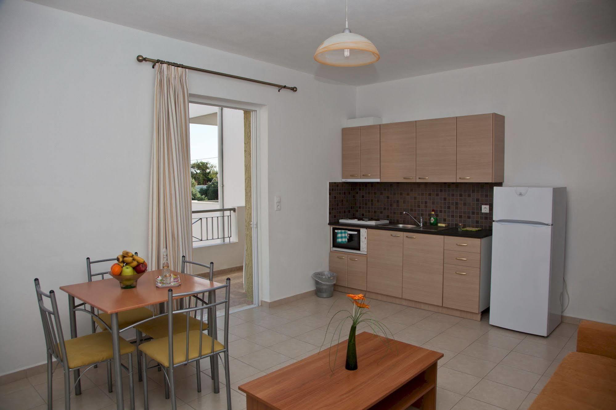 Manolis Apartments Malia Eksteriør bilde