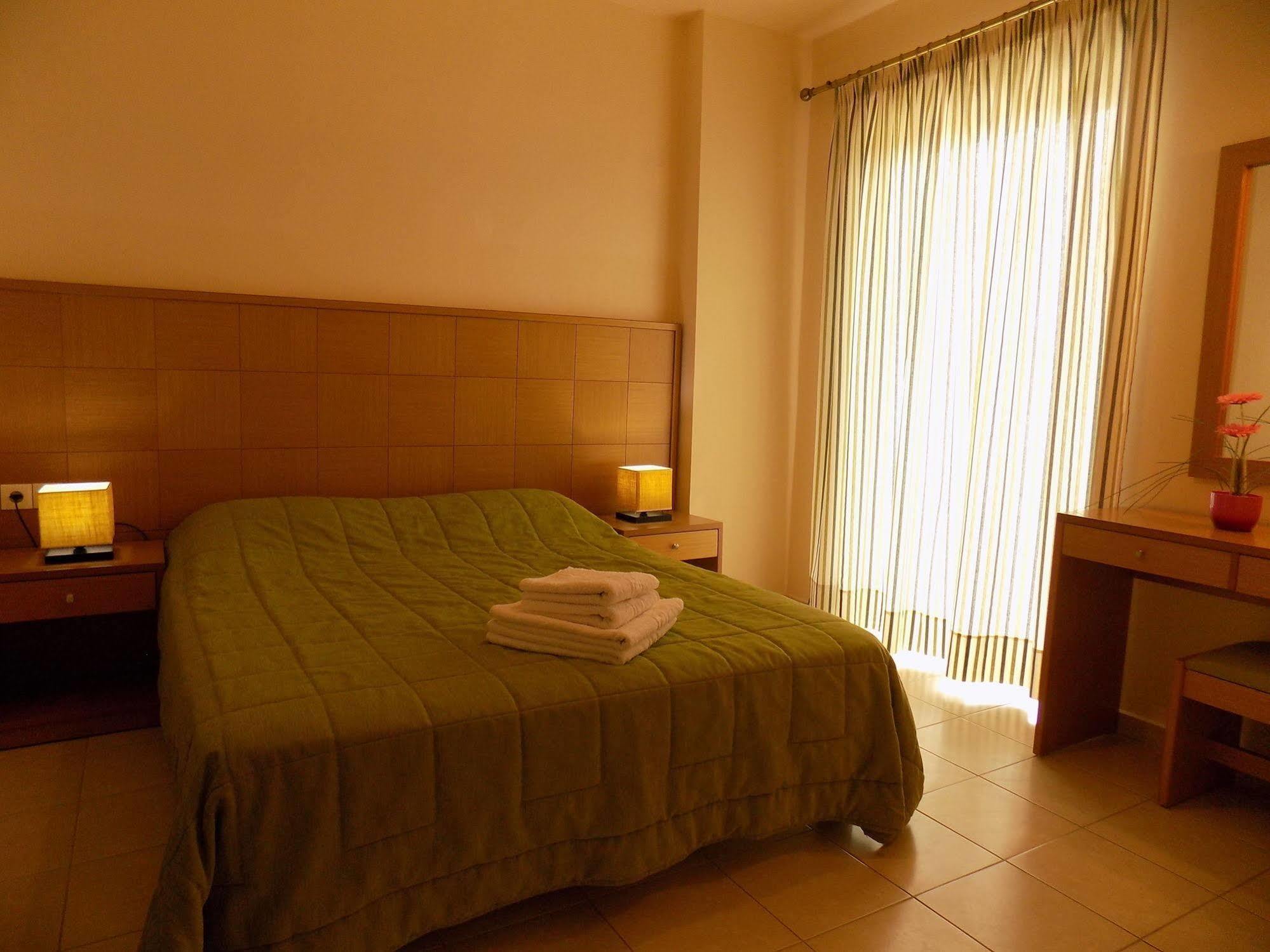 Manolis Apartments Malia Eksteriør bilde
