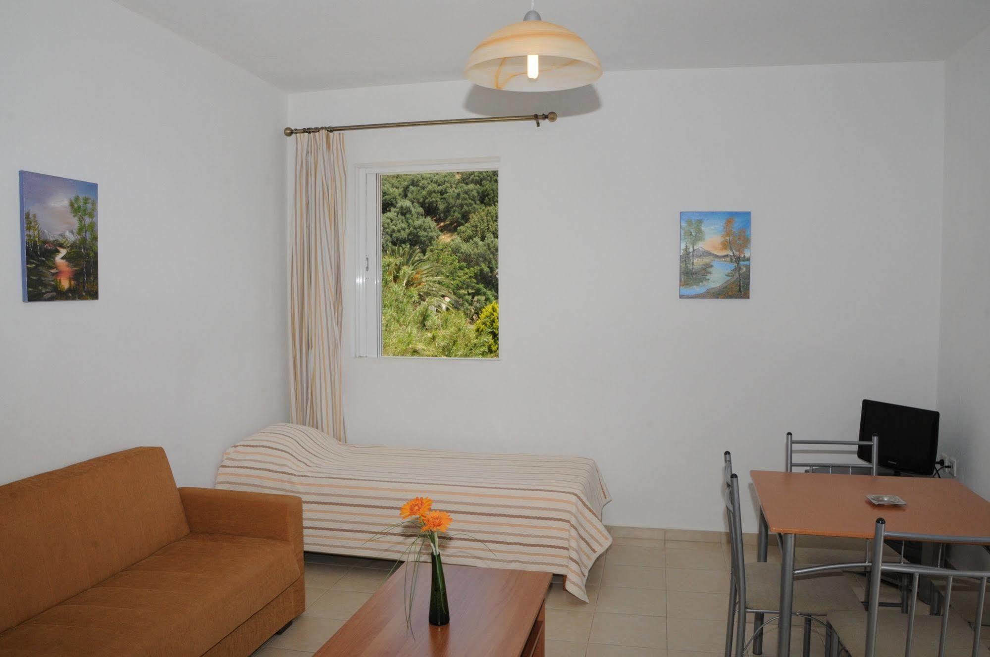 Manolis Apartments Malia Eksteriør bilde